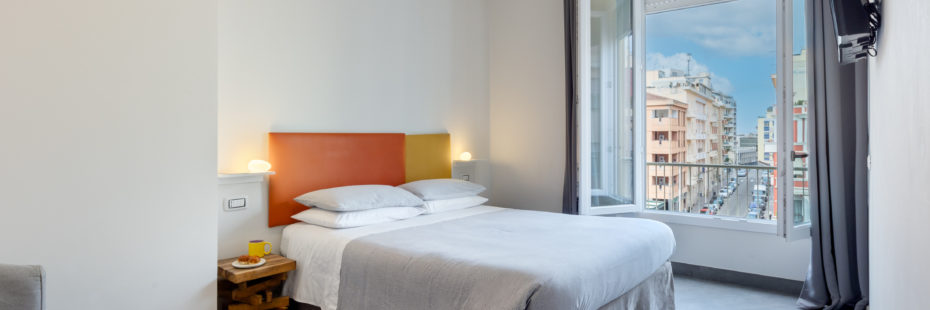 Prospettiva della camera superior, Centro storico via Sassari accommodation, Cagliari, con vista sul quartiere Stampace