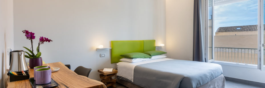 prospettiva angolare della camera matrimoniale del Centro storico via Sassari accommodation